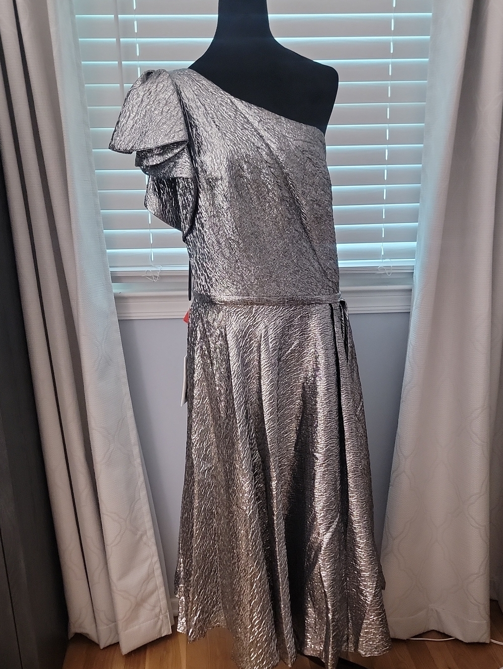 Mac Duggal NWT One-Shoulder Metallic Silver Party Dress